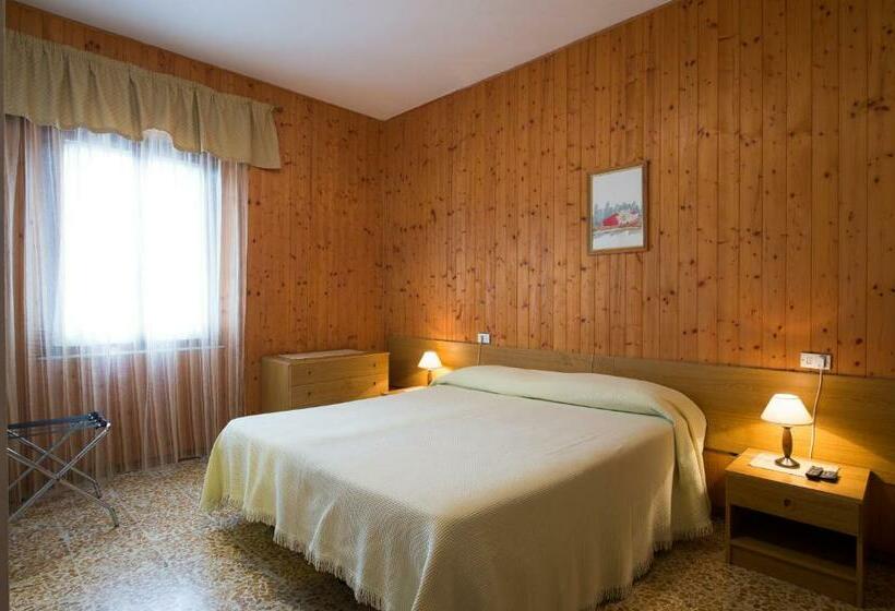 四人标准间, La Villa