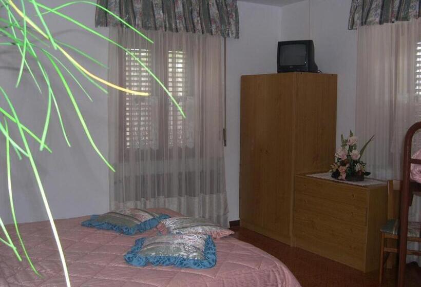 四人标准间, La Villa