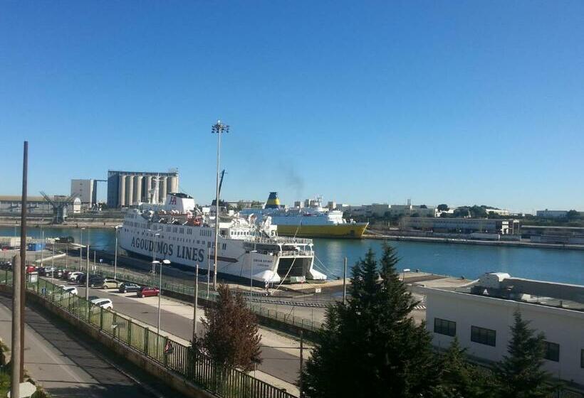 اتاق استاندارد, L'approdo