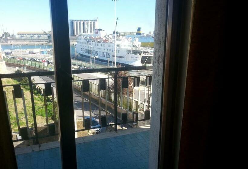 اتاق استاندارد, L'approdo