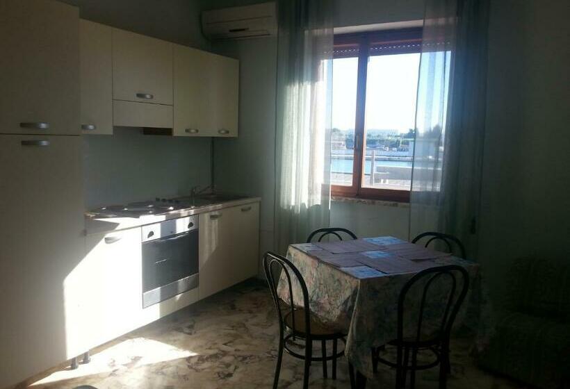 آپارتمان 2 خوابه, L'approdo