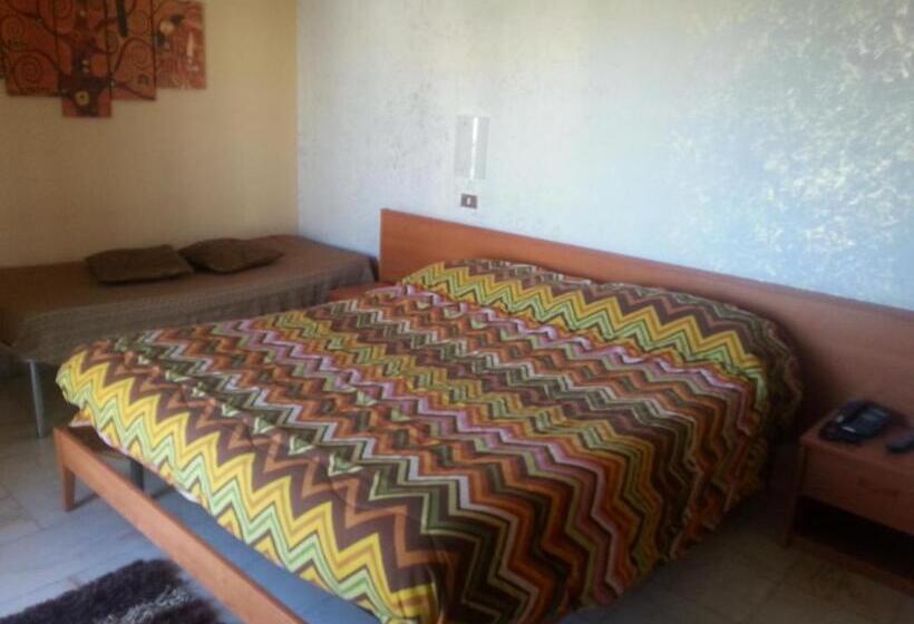 اتاق استاندارد سه نفره, L'approdo