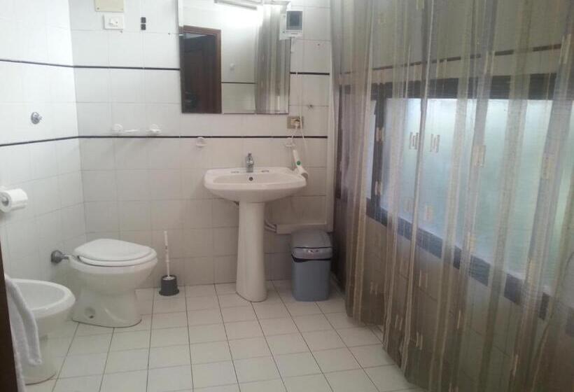 اتاق استاندارد سه نفره, L'approdo