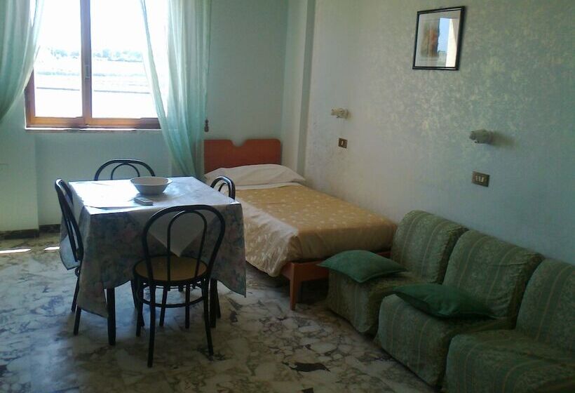 آپارتمان 2 خوابه, L'approdo