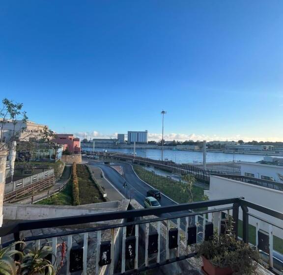 اتاق استاندارد, L'approdo