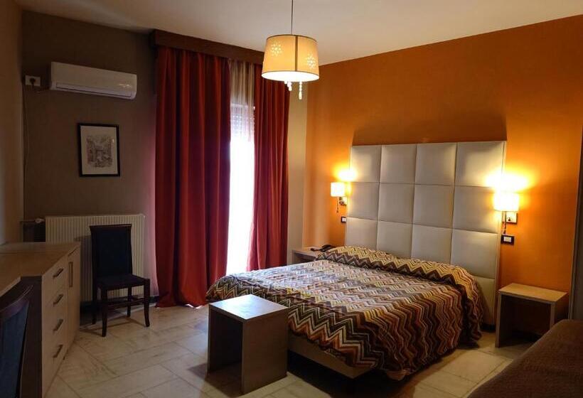 اتاق استاندارد سه نفره, L'approdo