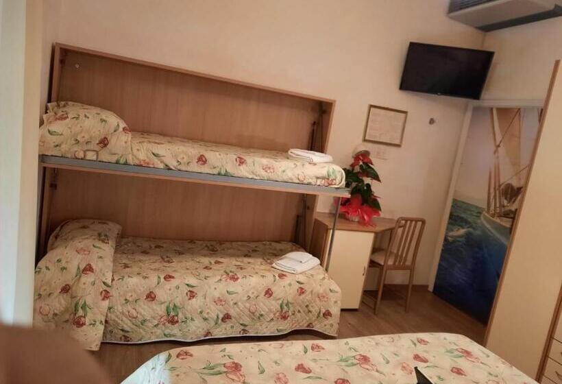 חדר סטנדרט לארבעה, Losanna Cervia