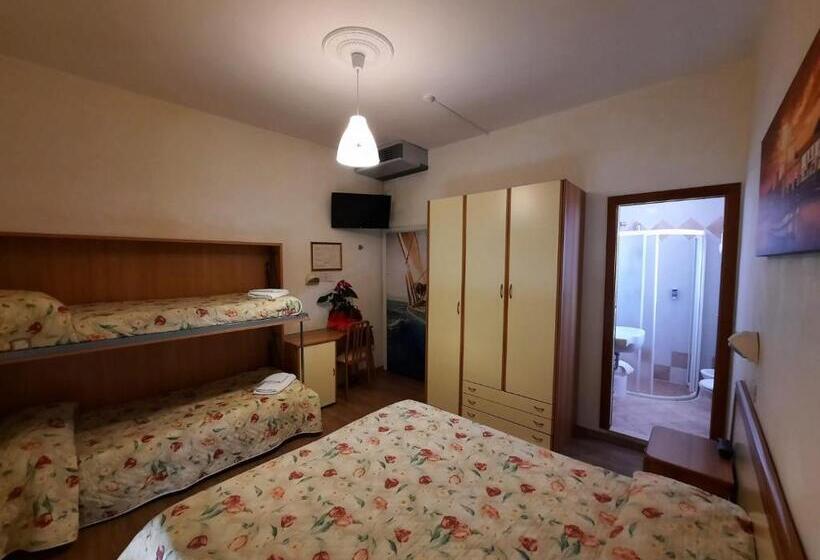 חדר סטנדרט לארבעה, Losanna Cervia