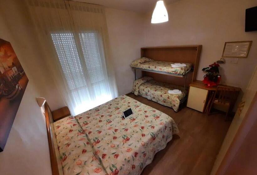 חדר סטנדרט לארבעה, Losanna Cervia