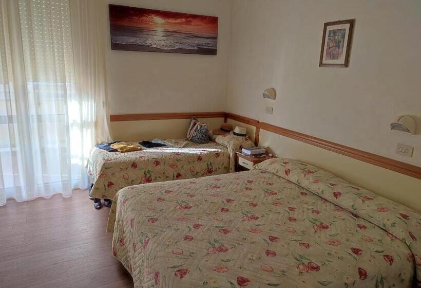 חדר סטנדרט לשלושה, Losanna Cervia