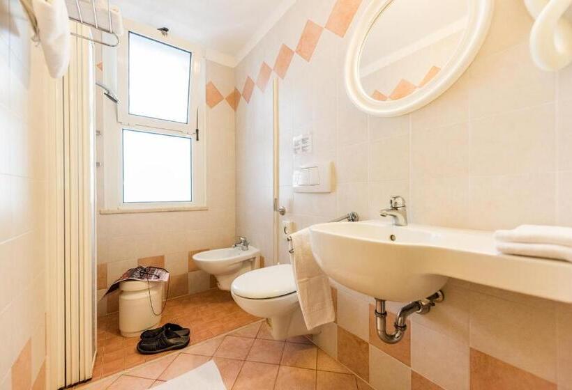 חדר משפחתי, Losanna Cervia