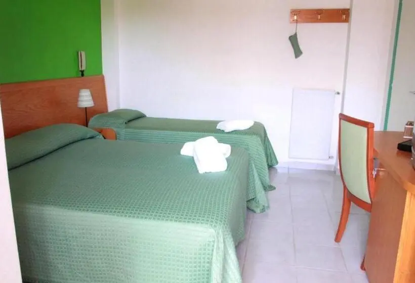 Economy Triple Room, Piccolo
