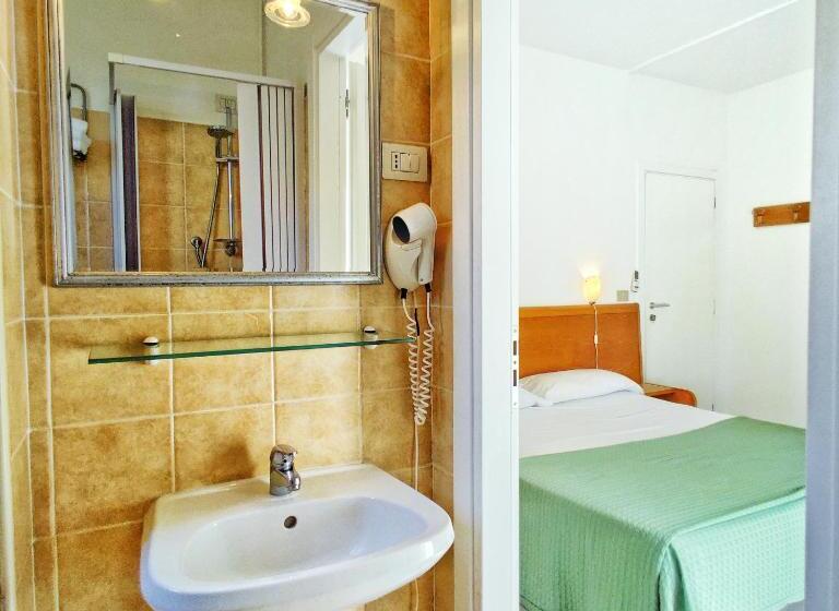 エコノミールーム, Piccolo