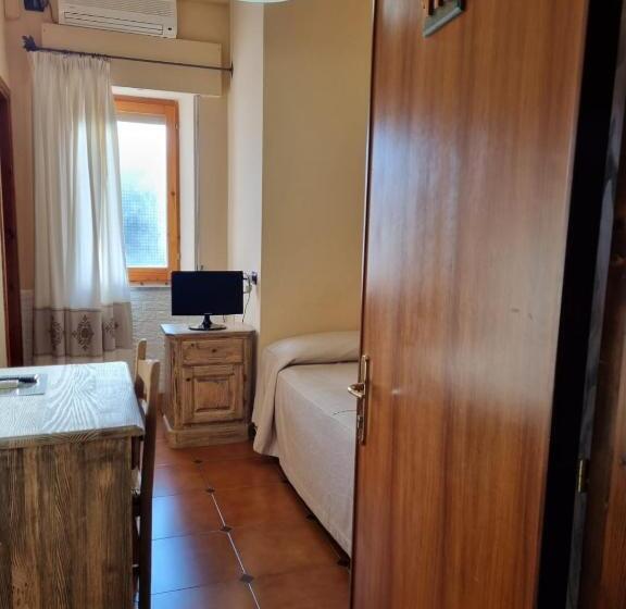 חדר יחיד בסיסי, Plammas