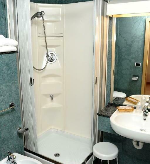 غرفة قياسية, Sole Family