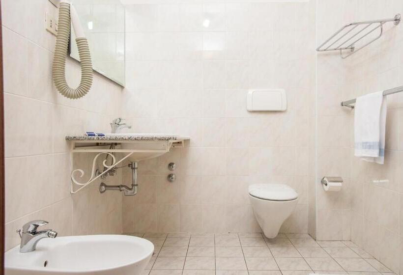 חדר משפחתי, Tasso