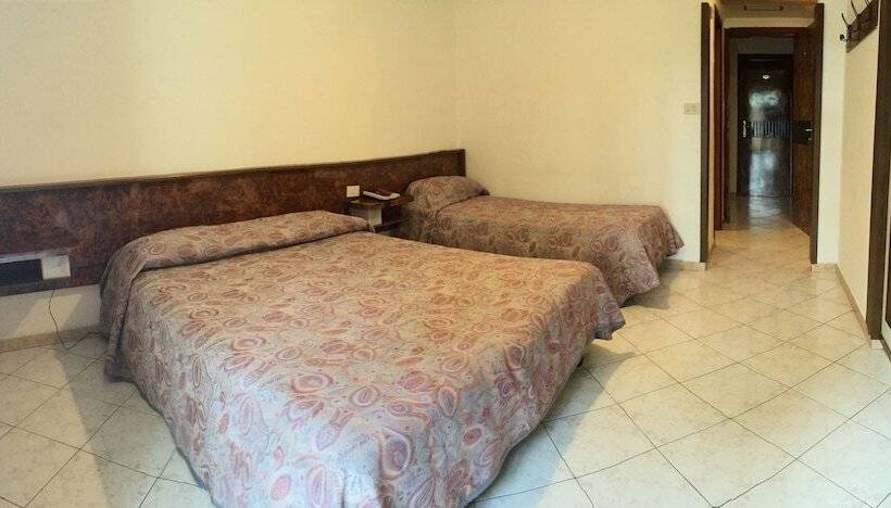 חדר סטנדרט לשלושה, Tasso