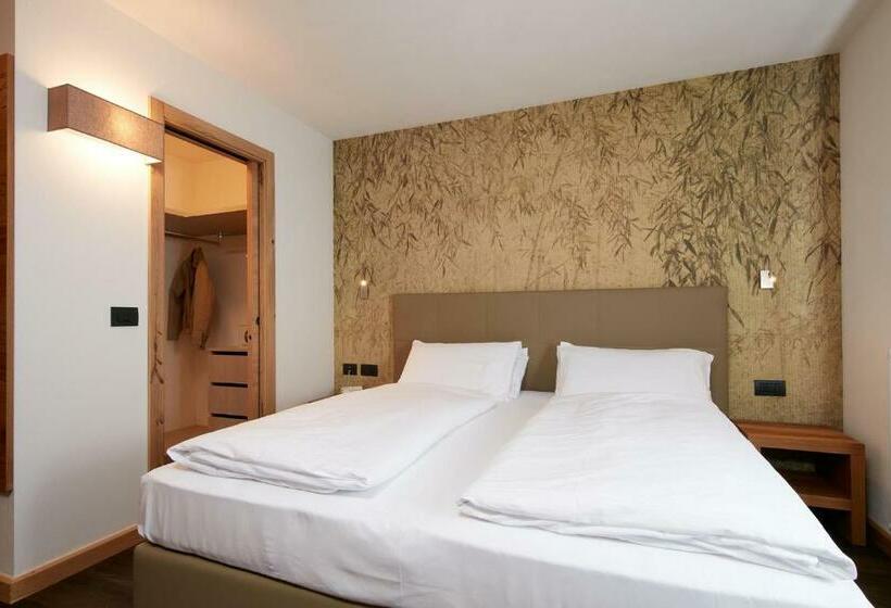 חדר קומפורט, Valacia