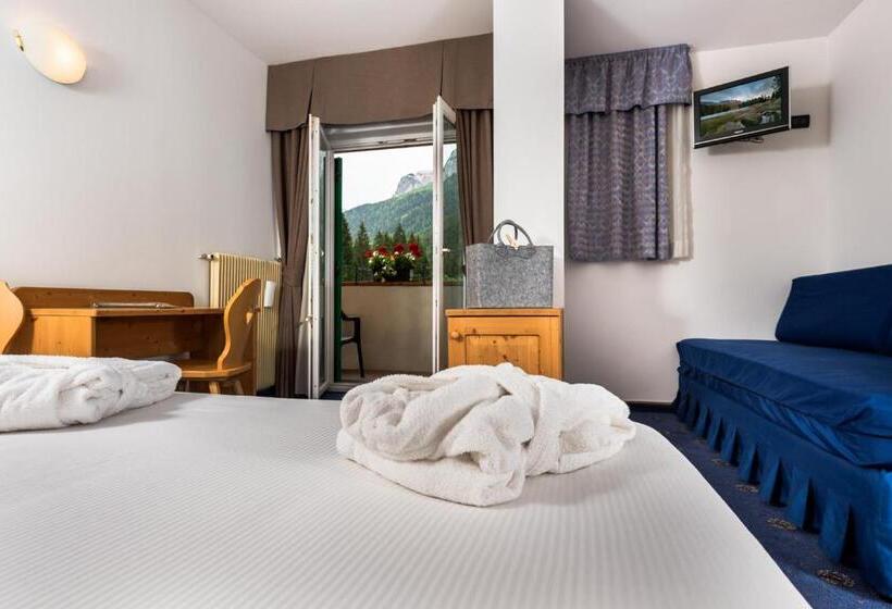 חדר קלאסי לשלושה, Valacia