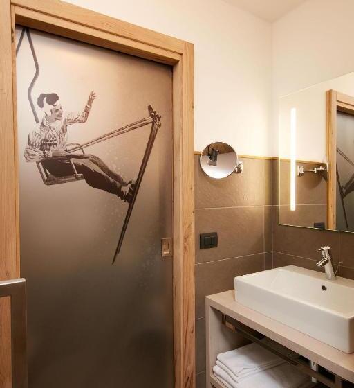 סוויטת ג'וניור, Valacia