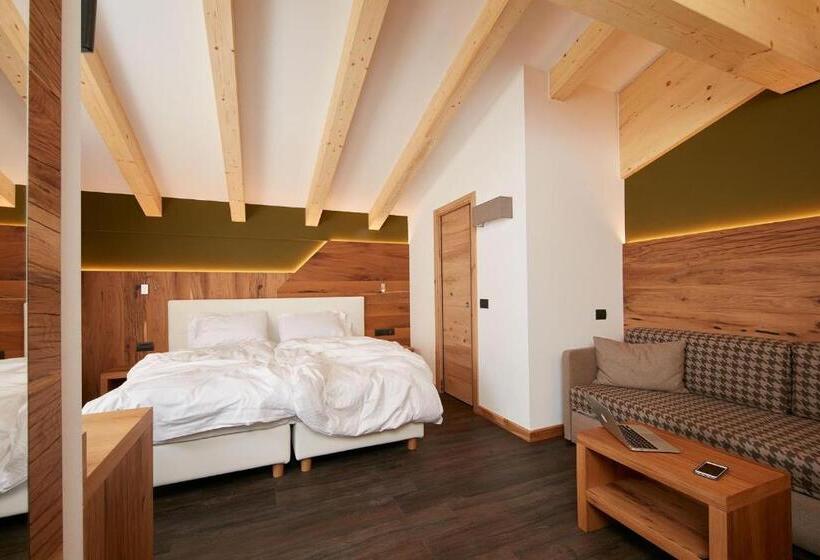 סוויטת ג'וניור, Valacia