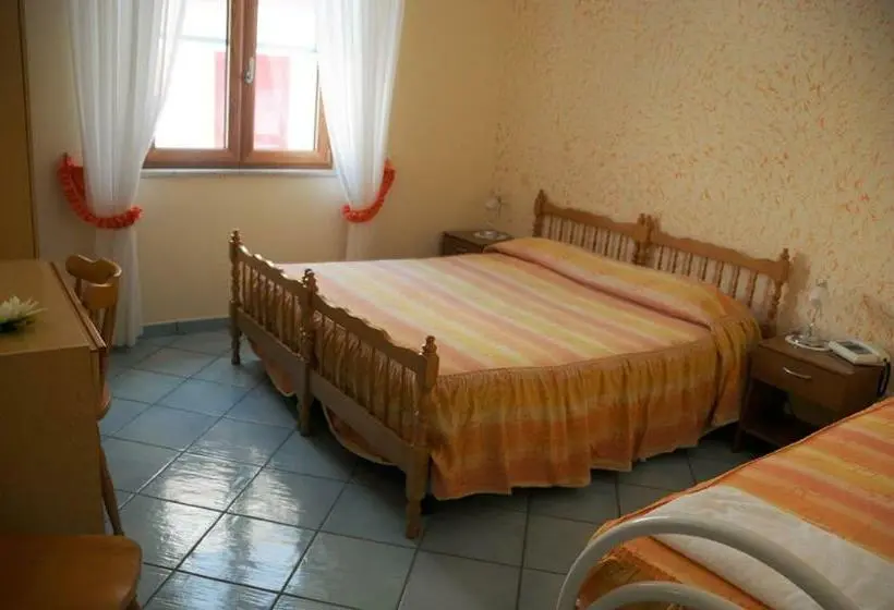 اتاق استاندارد سه نفره, Villa Del Mare