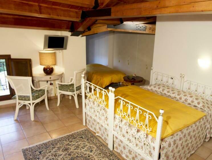 חדר קלאסי לשלושה, Villa Scalabrini