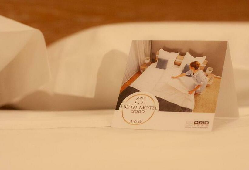 חדר סטנדרט יחיד, Motel 2000