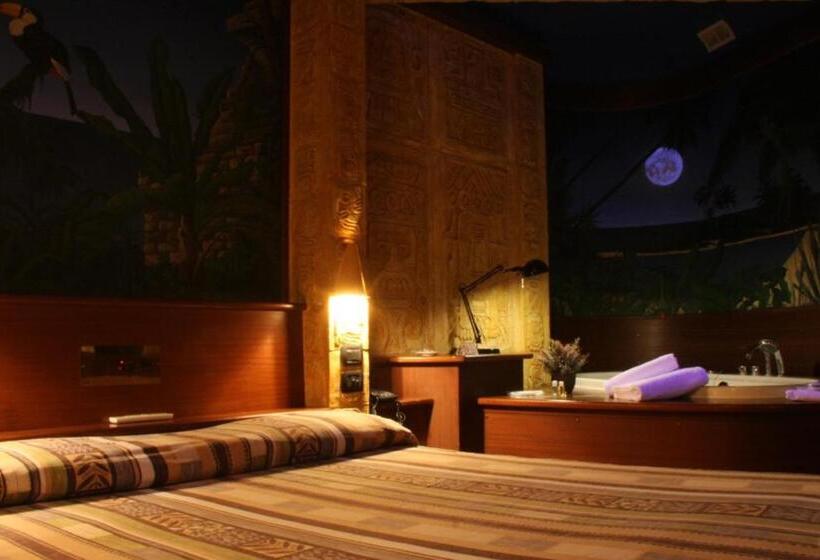 חדר סטנדרט, Motel 2000