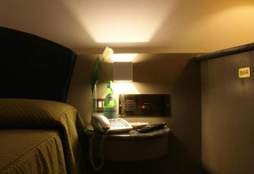 Номер Стандарт, Motel 2000