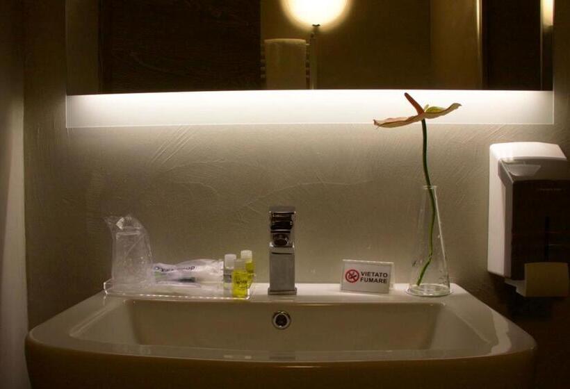 Номер Стандарт Трехместный, Motel 2000