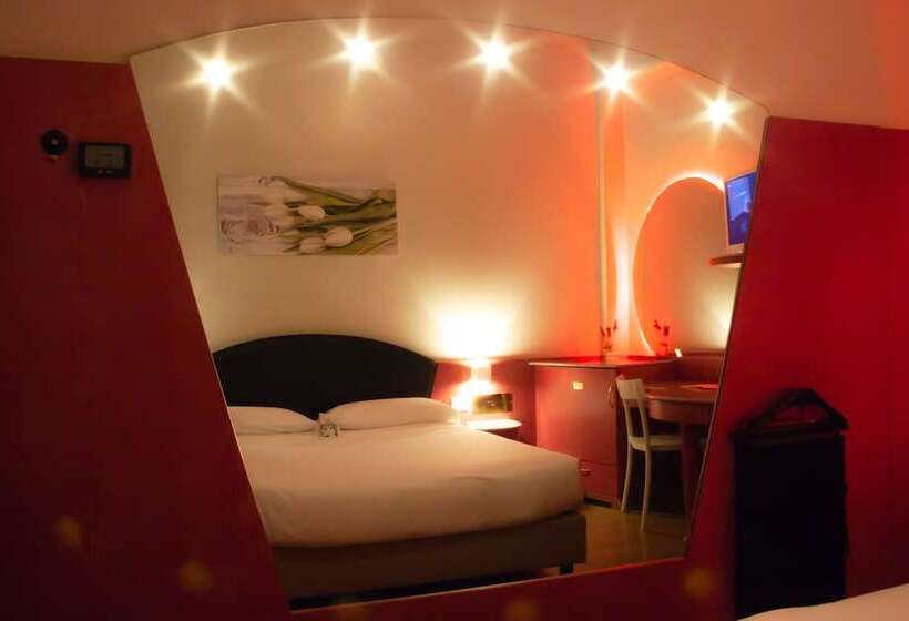 חדר סטנדרט יחיד, Motel 2000