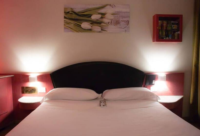 חדר סטנדרט, Motel 2000