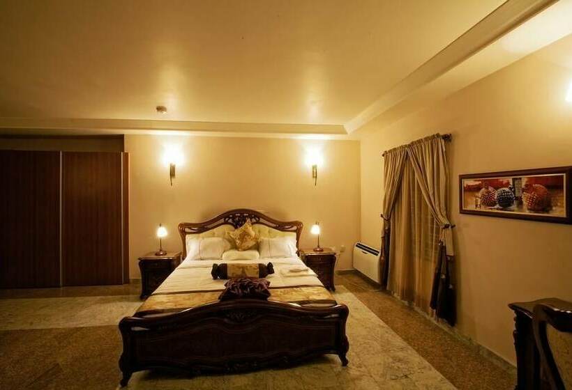 اتاق اجرایی, Oxygen Holiday Resort