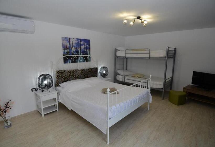 غرفة عائلية مطلّة علي الحديقة, Vila La Panda