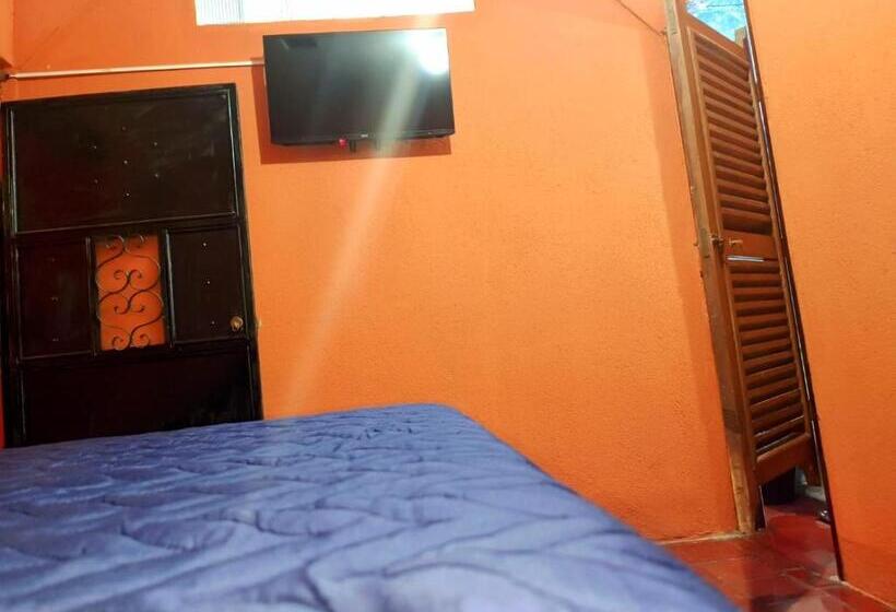 اتاق استاندارد سه نفره, Cristales De Antigua La Calzada