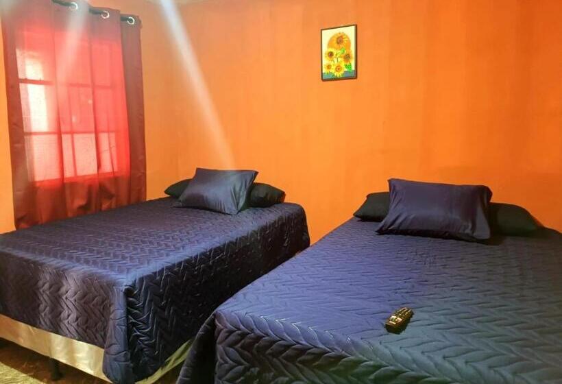 اتاق چهار تخته با دستشویی مشترک, Cristales De Antigua La Calzada