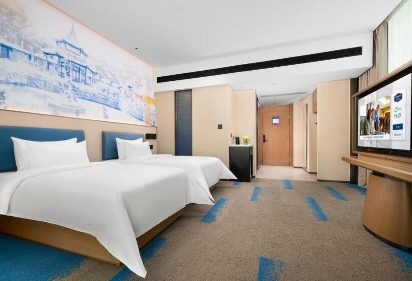 Номер Superior, Hampton By Hilton Foshan Beijiao
