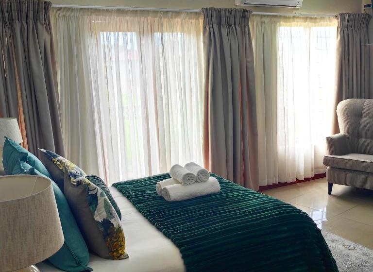 디럭스 룸, Indlovu Guesthouse