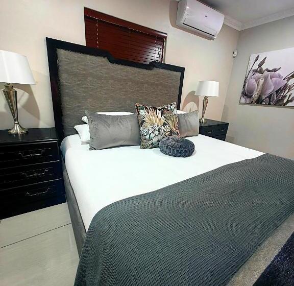 חדר דלוקס לשלושה, Indlovu Guesthouse