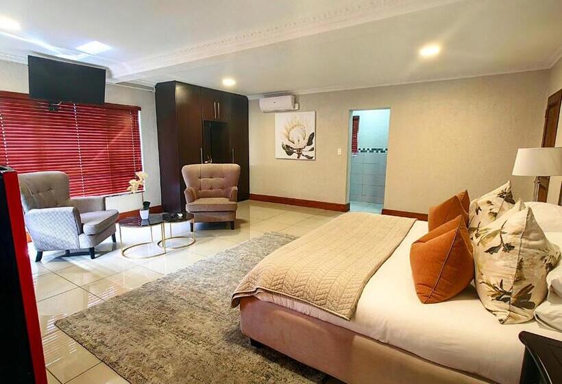 חדר דלוקס לשלושה, Indlovu Guesthouse