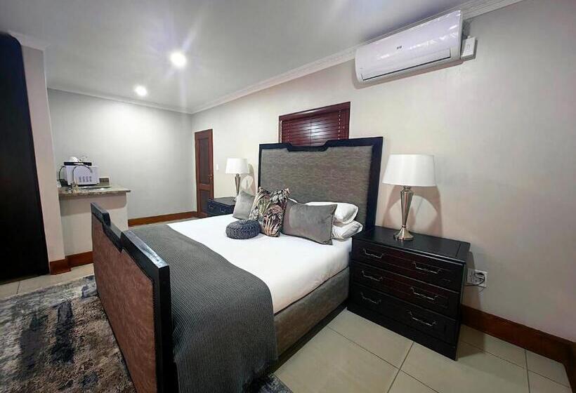 חדר דלוקס לשלושה, Indlovu Guesthouse