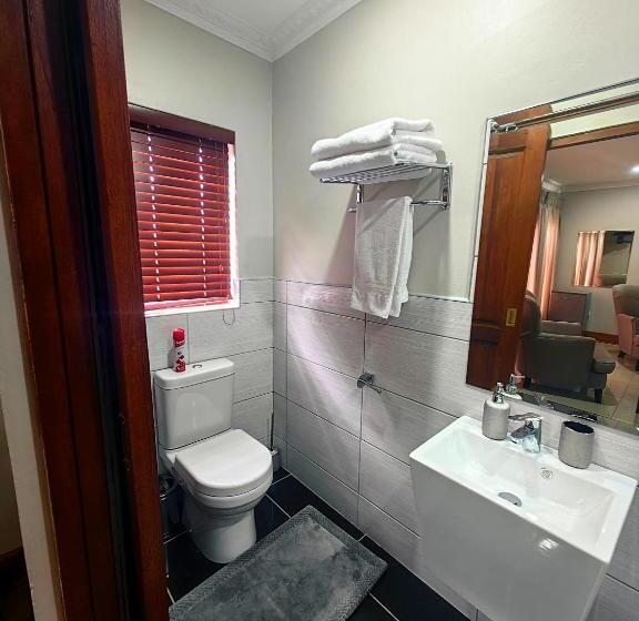 חדר דלוקס לשלושה, Indlovu Guesthouse