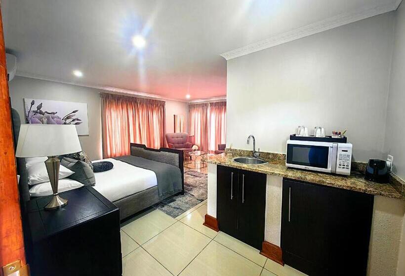 חדר דלוקס לשלושה, Indlovu Guesthouse