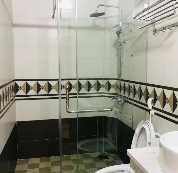 اتاق استاندارد سه نفره, Anh Anh