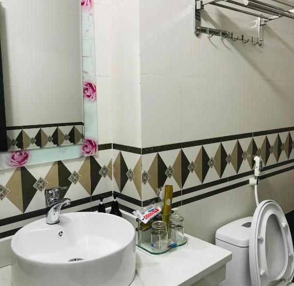 اتاق استاندارد سه نفره, Anh Anh