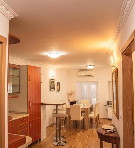 سوییت لوکس, Bed And Brekfast Donatella