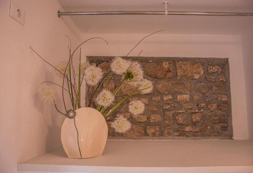 سوییت لوکس, Bed And Brekfast Donatella