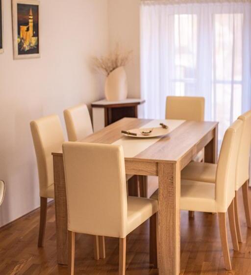 سوییت لوکس, Bed And Brekfast Donatella