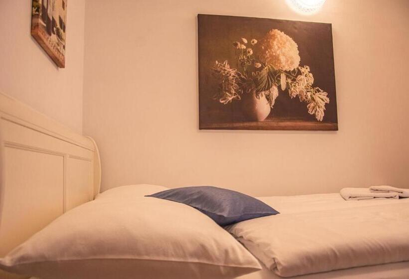 سوییت لوکس, Bed And Brekfast Donatella